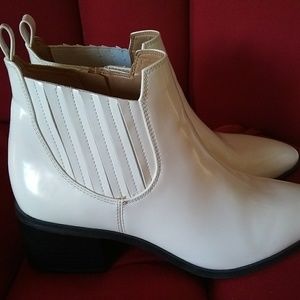 Franco Sarto Alesso White Ankle Boot 8.5M Side Zip